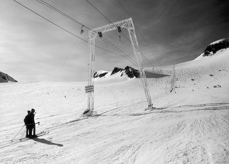 A világ első gleccsersíliftje Kaprunban állt üzembe - Fotó: Gletscherbahnen Kaprun AG - Kattints a képre a nagyításhoz
