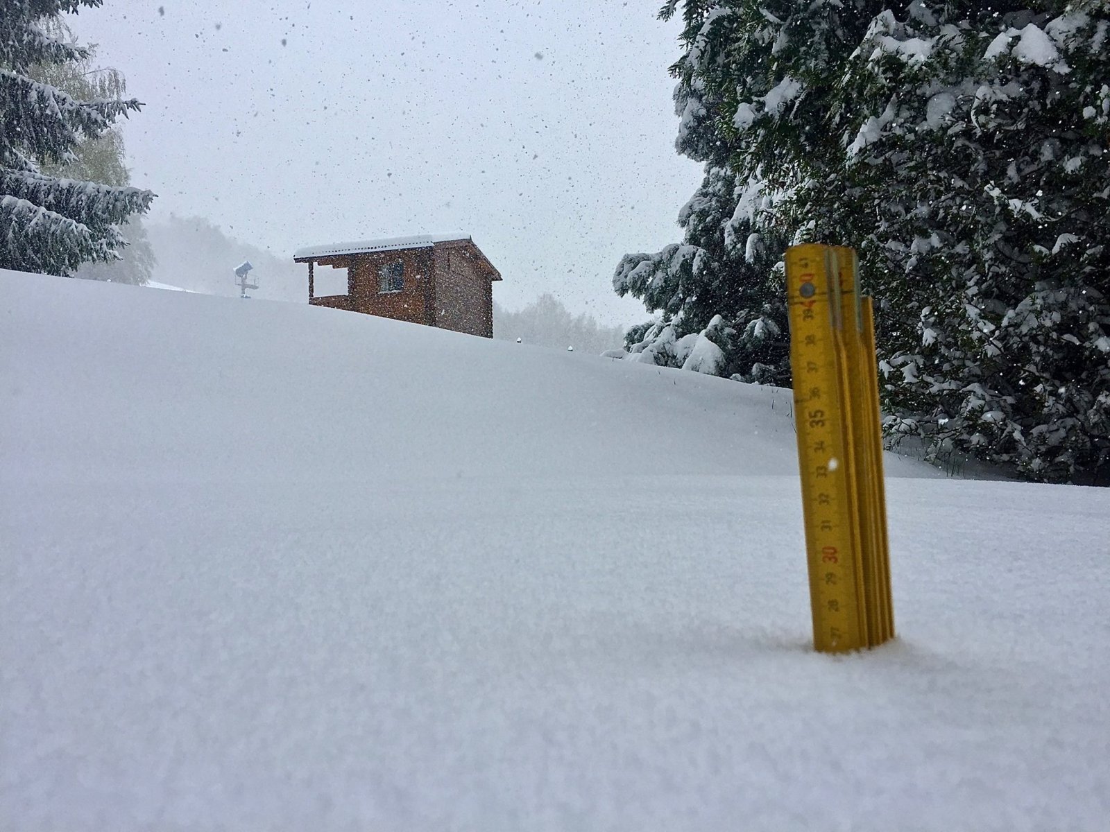 Mátraszentistvánon tegnap közel 30 cm hó hullott, ma 50 cm-hez közelít a hóréteg | Fotó: Sípark Mátraszentistván