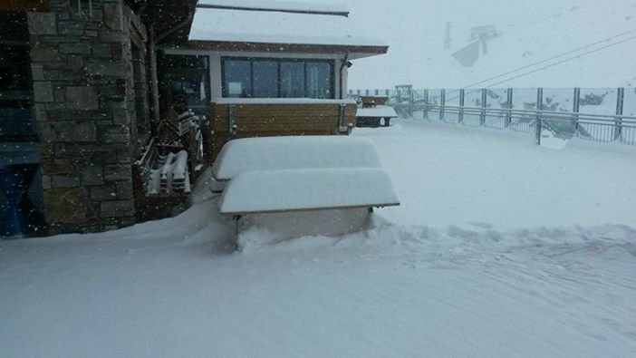 Tuxon 40 cm esett és havazik tovább - Fotó: facebook