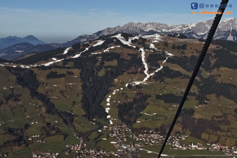 A tiroli Skiwelt fehér csíkjai - fotó: ski.inmontanis,info
