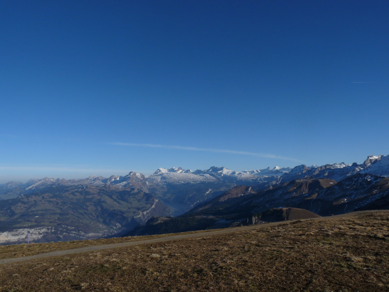 kelet felé a Glarner Alpok látszodtak