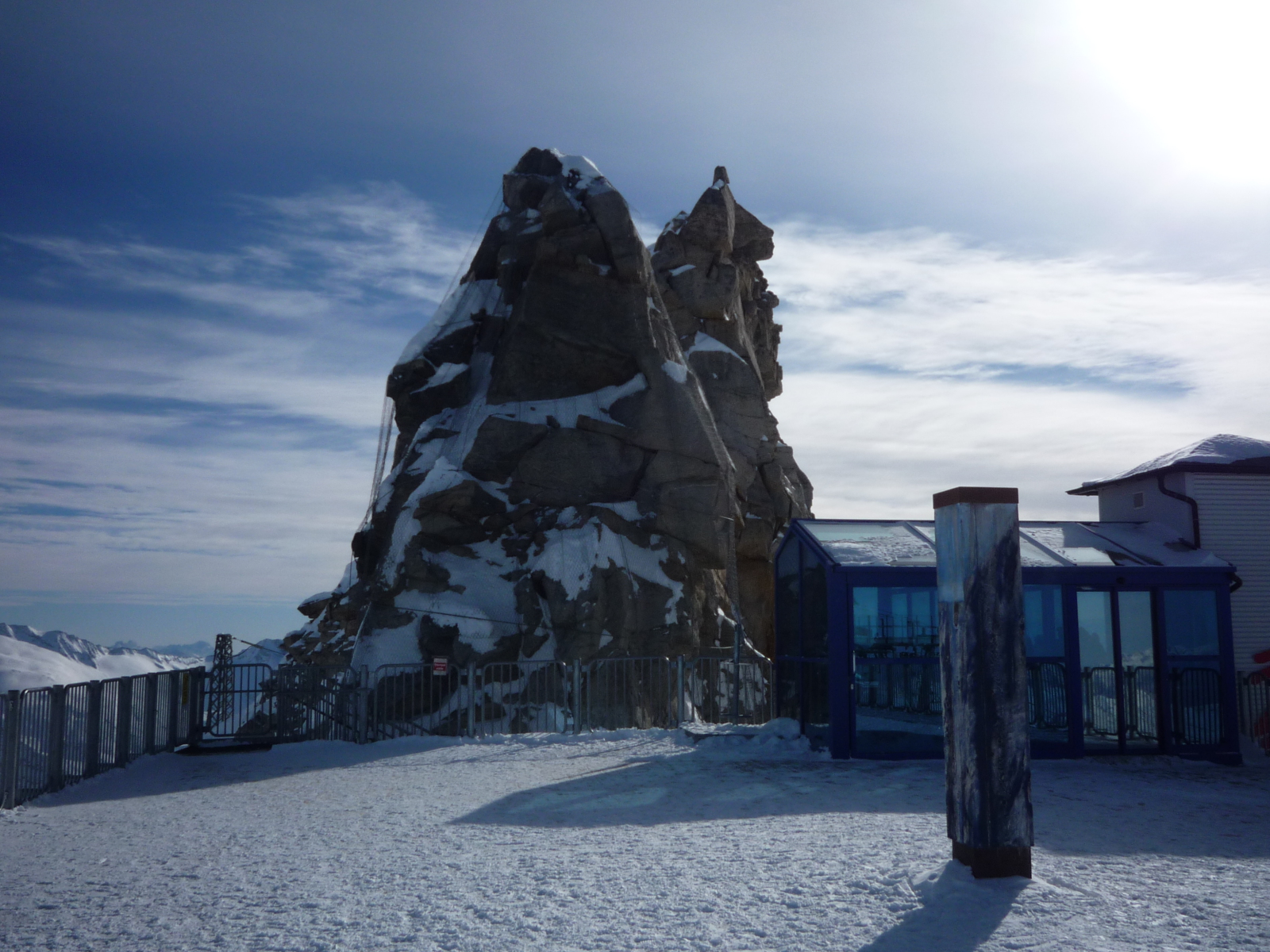 A Gefrorene Wand kilátóterasza 3250 m magasan