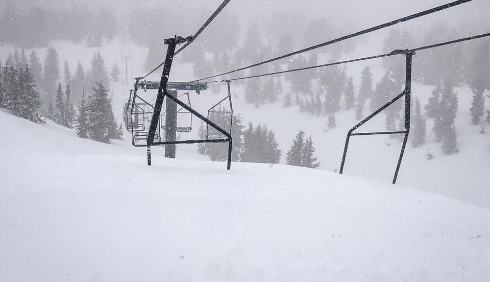 Egy másik lift a hó alatt