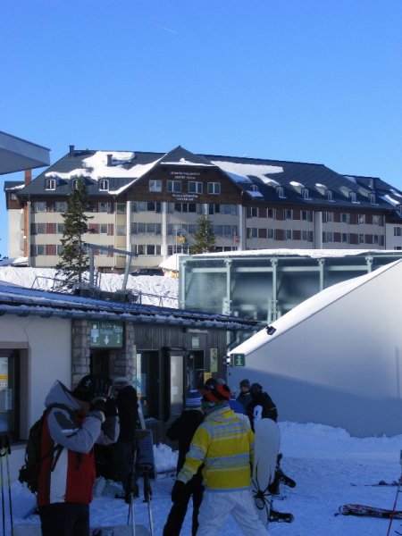 "Karlhütte" önkiszolgáló étterem bejárata