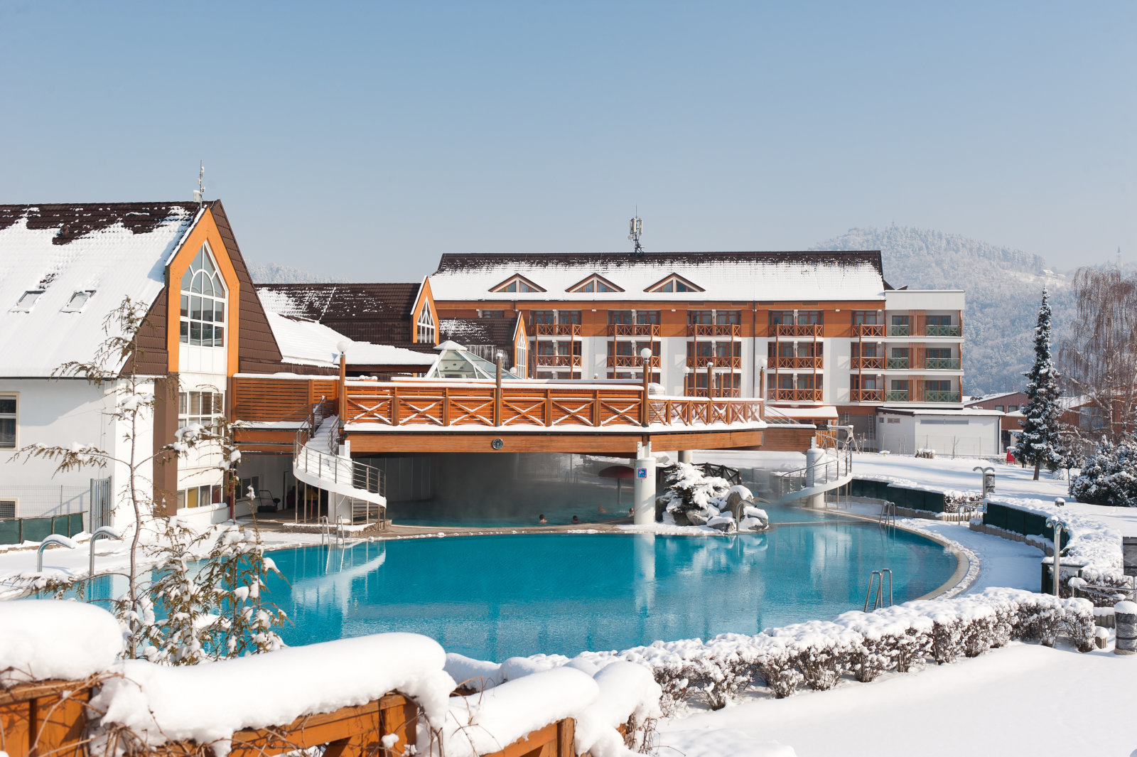 A Hotel Vital télen is nyitva tartó kültéri medencéje