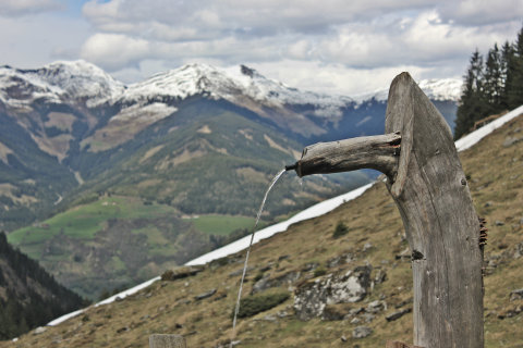 Idill a Mühlbach völgyében, a háttérben a Kitzbüheli Alpok