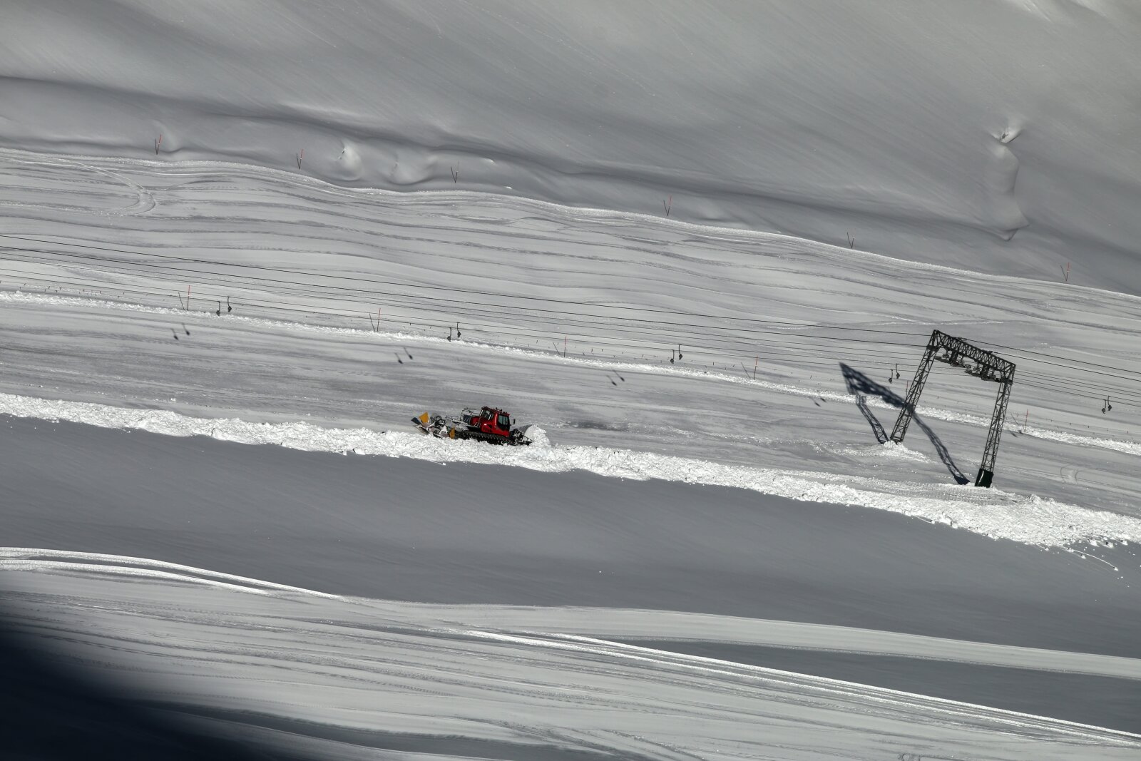 Ratrak dolgozik a Kitz gleccserliftek mellett - Fotó: Stánicz Balázs (Stani)