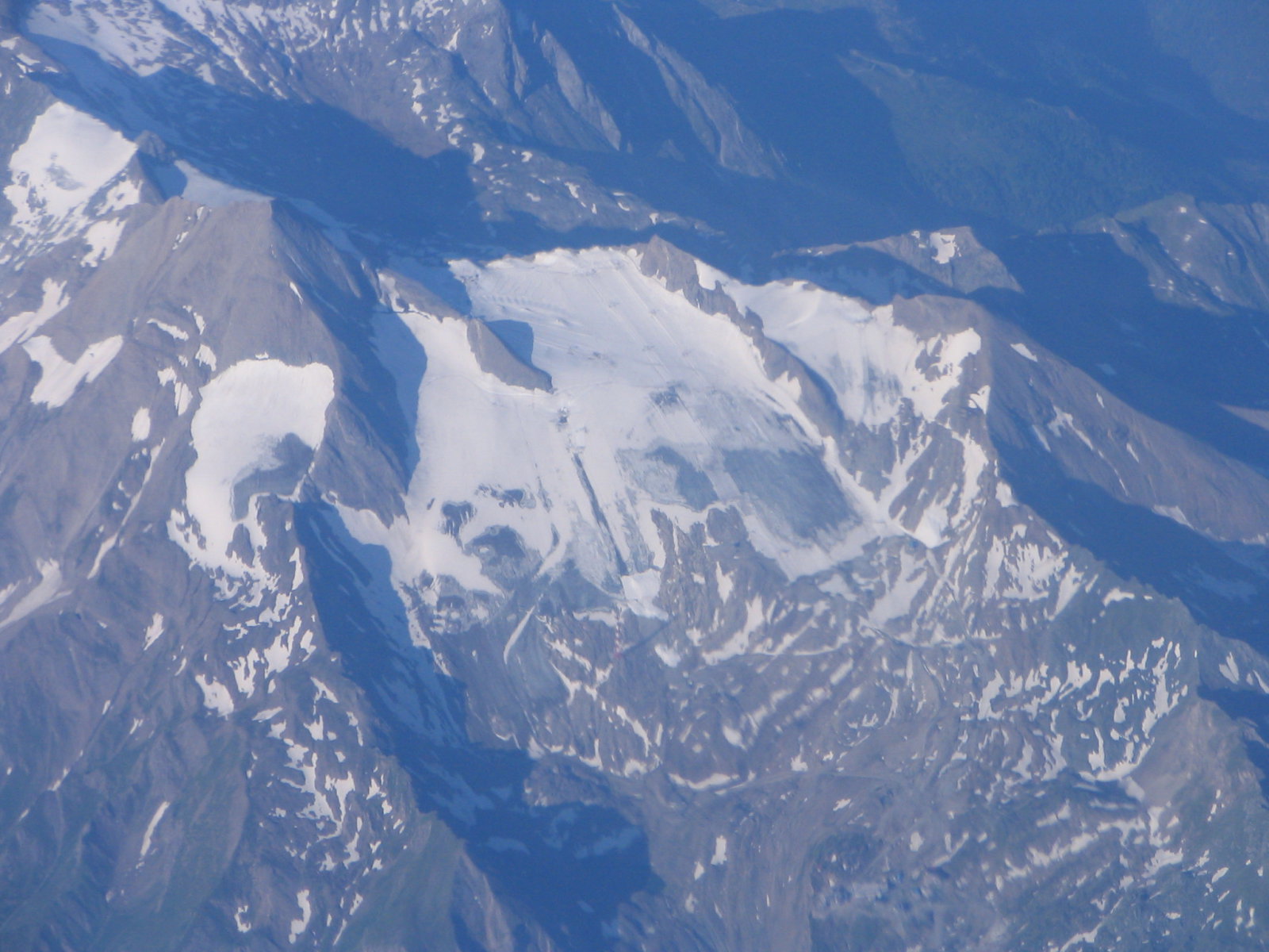Kaprun-Glacier-Ski-Slope.jpg