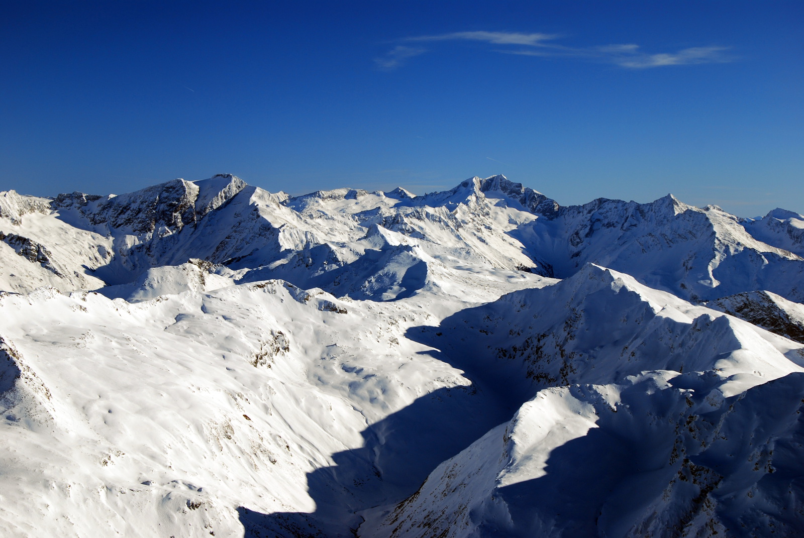 Looking-towards-Ankogel-from-the-top-of-Schareck.jpg