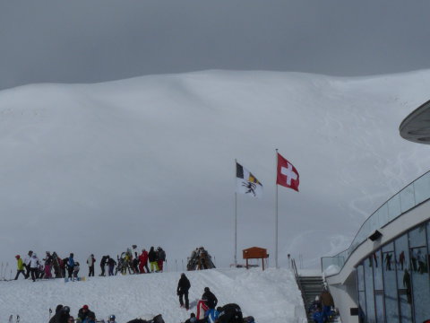 Graubünden kanton zászló meg Svájc zászlaja