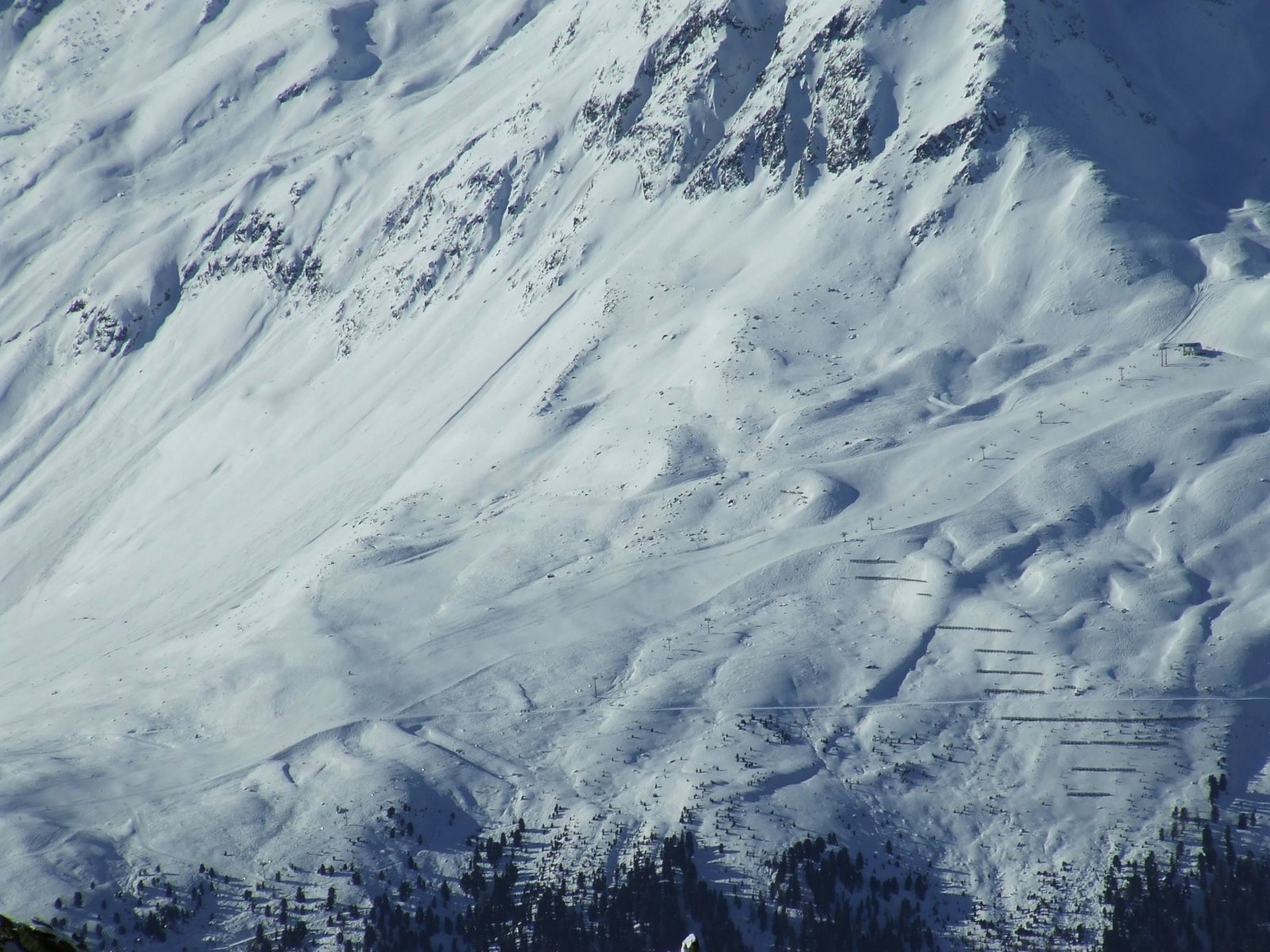 Sölden sípályái a Stubai gleccserről nézve