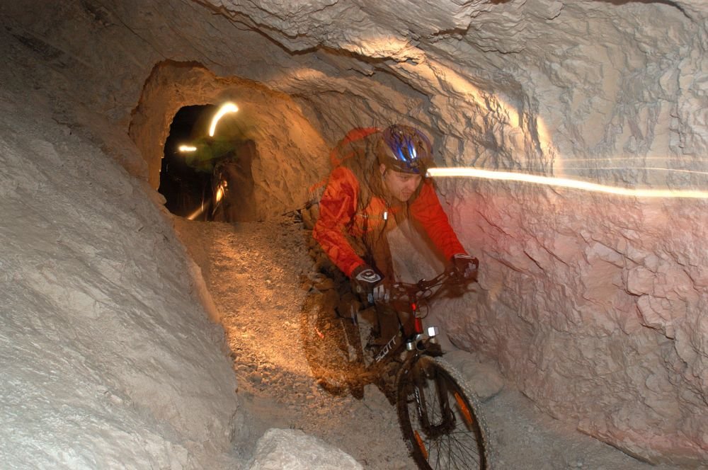 Kerékpárút a bányajáratokon át 