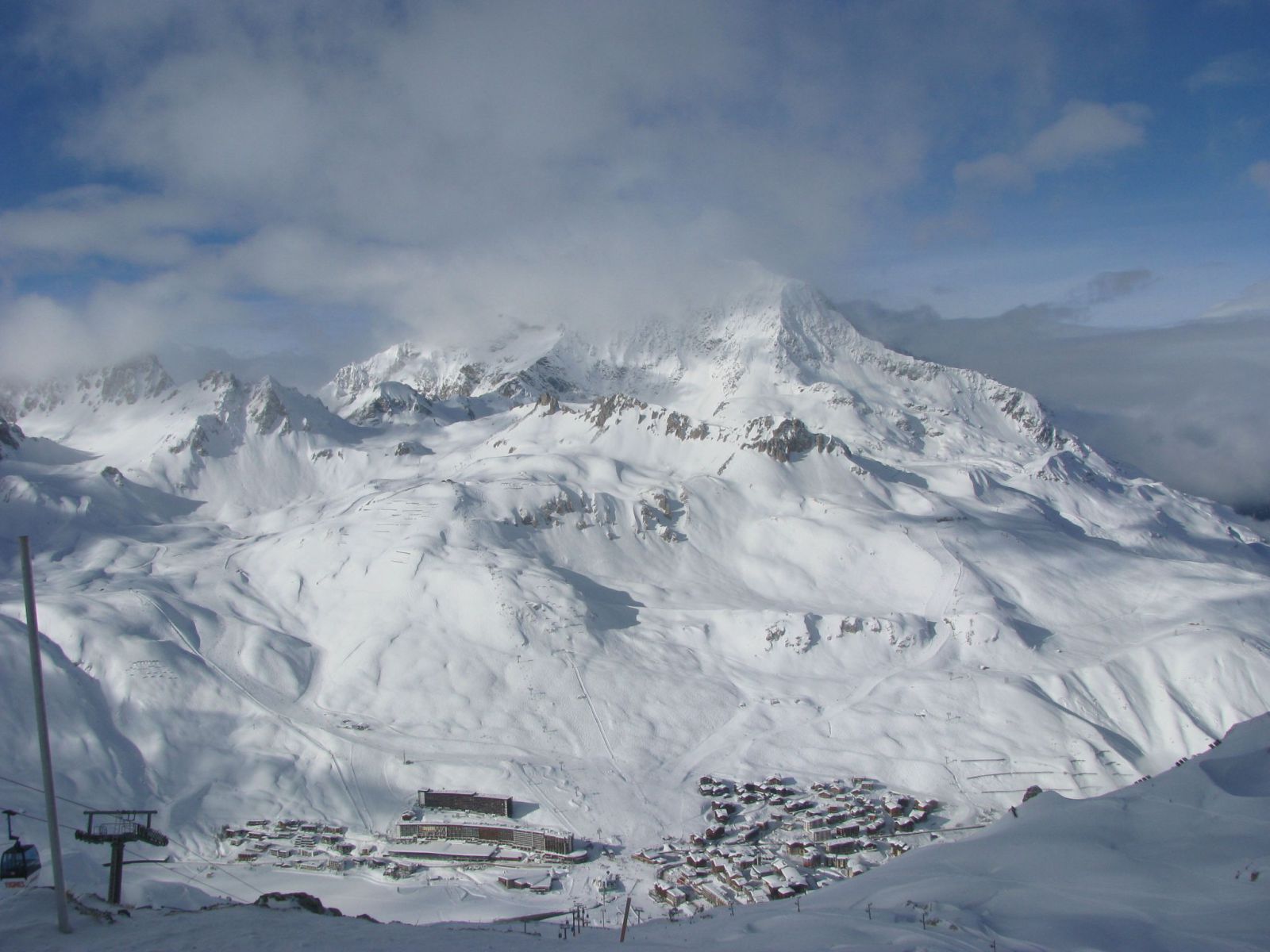 A Toviére-csúcsról (2704 m) rálátás Tignesre