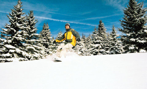 21-Winterurlaub-Skiurlaub-Zirbitzkogel-Tonnerhuette-Snowboarden.jpg