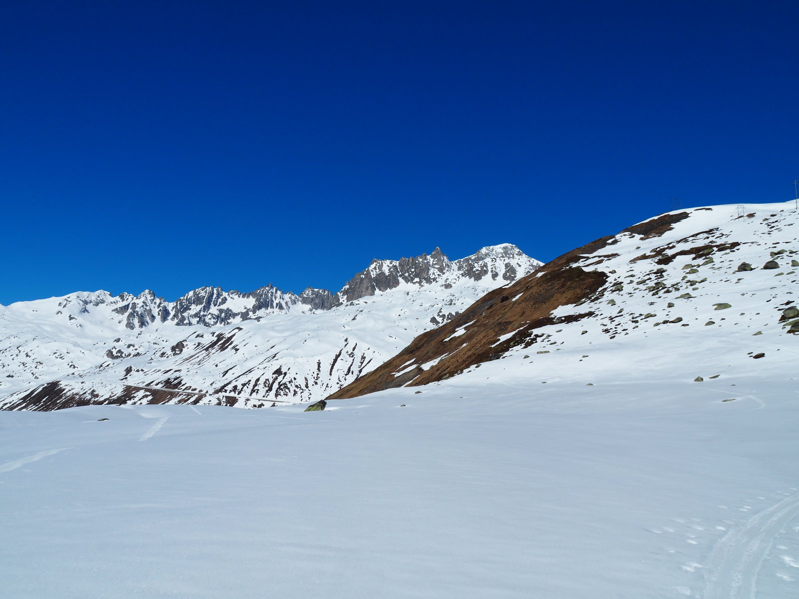 2300 méteren nincs hó, ott kéne menni