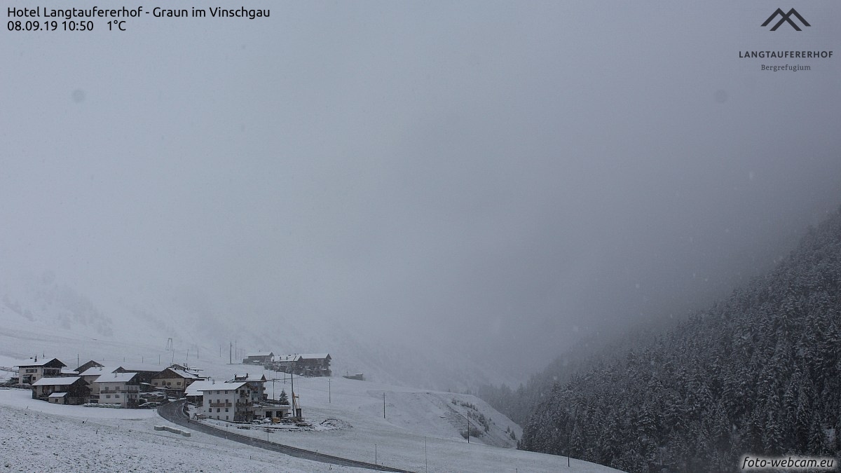 Dél-Tirolban már 1500 méter körül is havazik - fotó: foto-webcam.eu