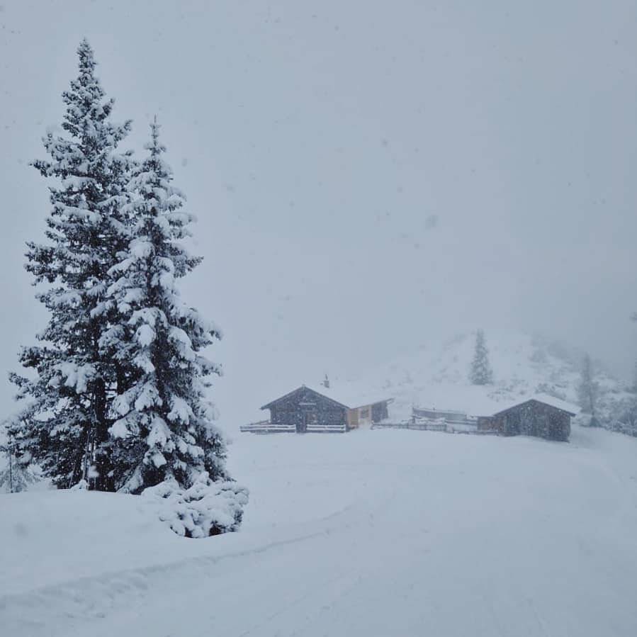 Schladming hétfő reggel, azóta még több hó esett - Fotó: facebook