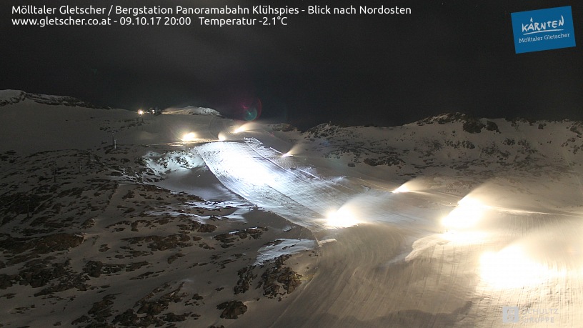 Mölltali hóágyúzás hétfő este - fotó: schultz webcam