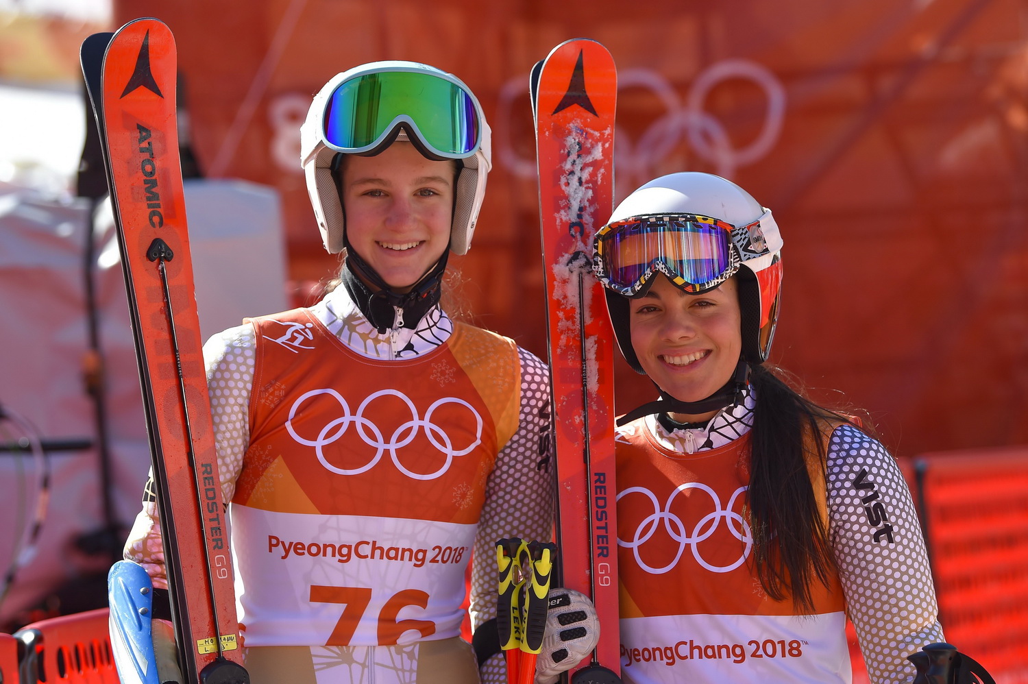 Hozmann Szonja (b) és Maróty Mariann Mimi alpesi sízők a női óriás-műlesiklás versenyszáma után a phjongcshangi téli olimpián az Alpensia Sport Parkban 2018. február 15-én. MTI Fotó: Czeglédi Zsolt