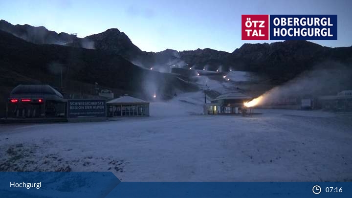 A tiroli Hochgurgl síterepén is hóágyúznak, november 15-én tervezik a nyitást - fotó: webkamera