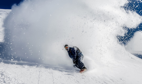 A snowboardosok gyakrabban sérülnek, de kevesebb a halálos baleset. A snowboardosok gyakrabban sérülnek, de kevesebb a halálos baleset.