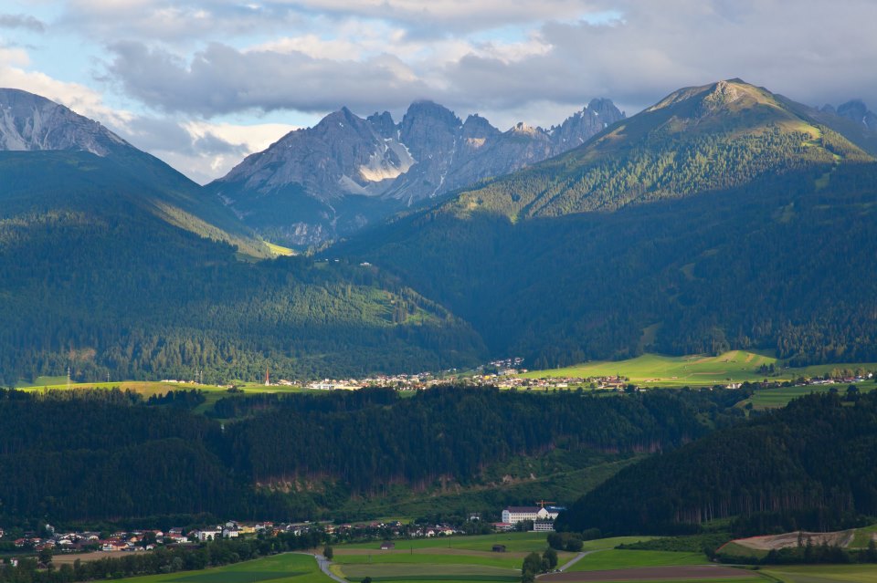 Innsbruck egyik legnépszerűbb üdülőfalva: Axams