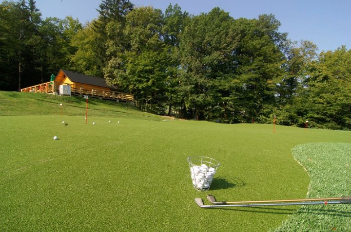 Golf-vadisce-Golf-practice-ground-Arhiv-Sportni-center-Pohorje.JPG