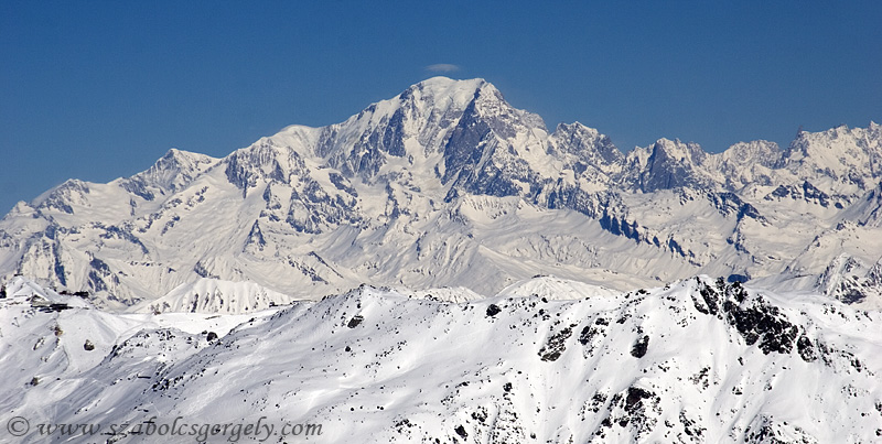 Kilátás a Mont Blanc-ra a Val Thorens feletti 3000-es hegyekről.