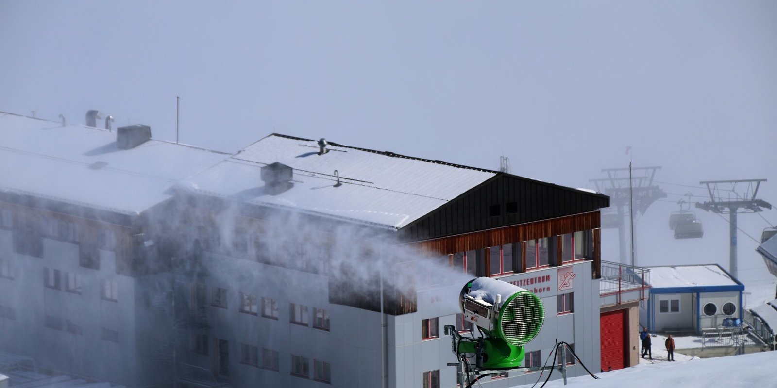 Szinte az összes gleccseren hóágyúznak, a képen Kaprun - Fotó: Stánicz Balázs