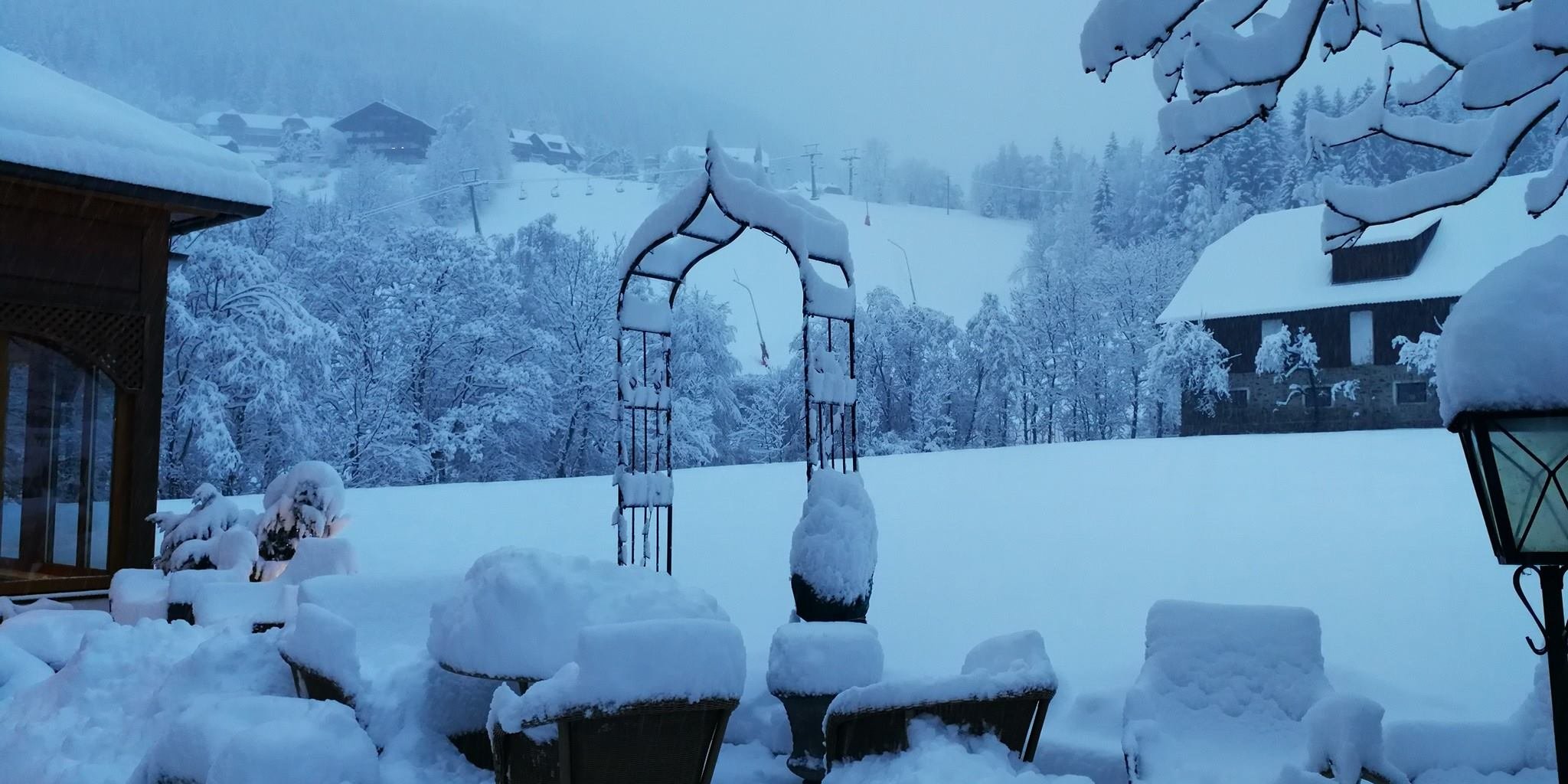 Genusshotel Almrausch - Bad Kleinkirchheim: ma reggelre 20 cm hó, de egész nap havazni fog