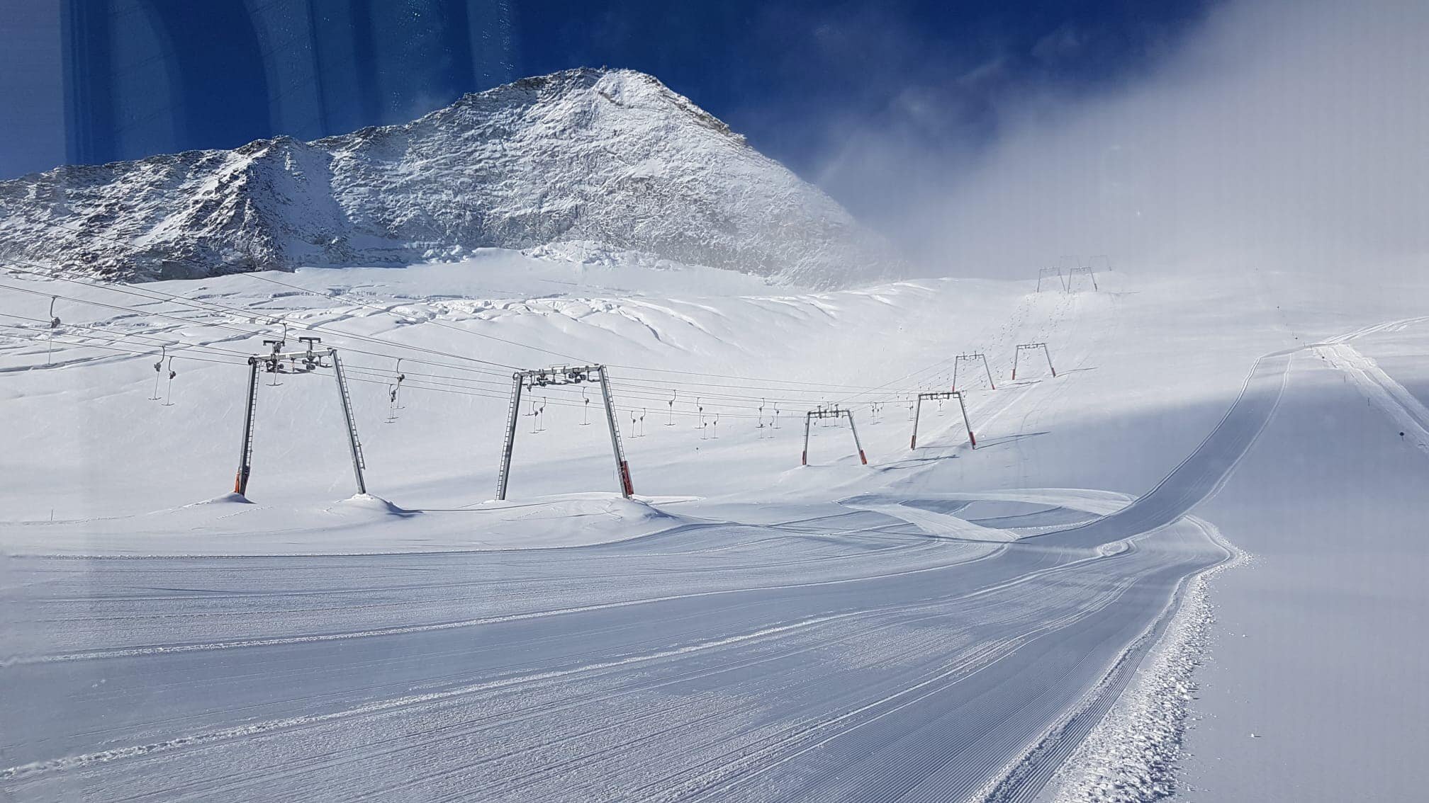 Hintertux-gleccser (Ausztria) ma reggel, már 18 km pálya síelhető