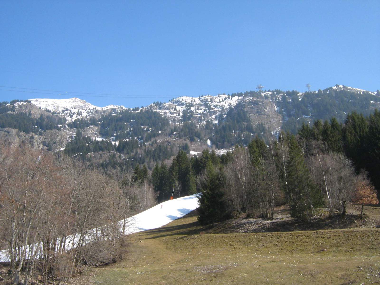 Vaujany felé. Akkora alacsonyságban (1000 fölött!)  már természetes hó nincs.