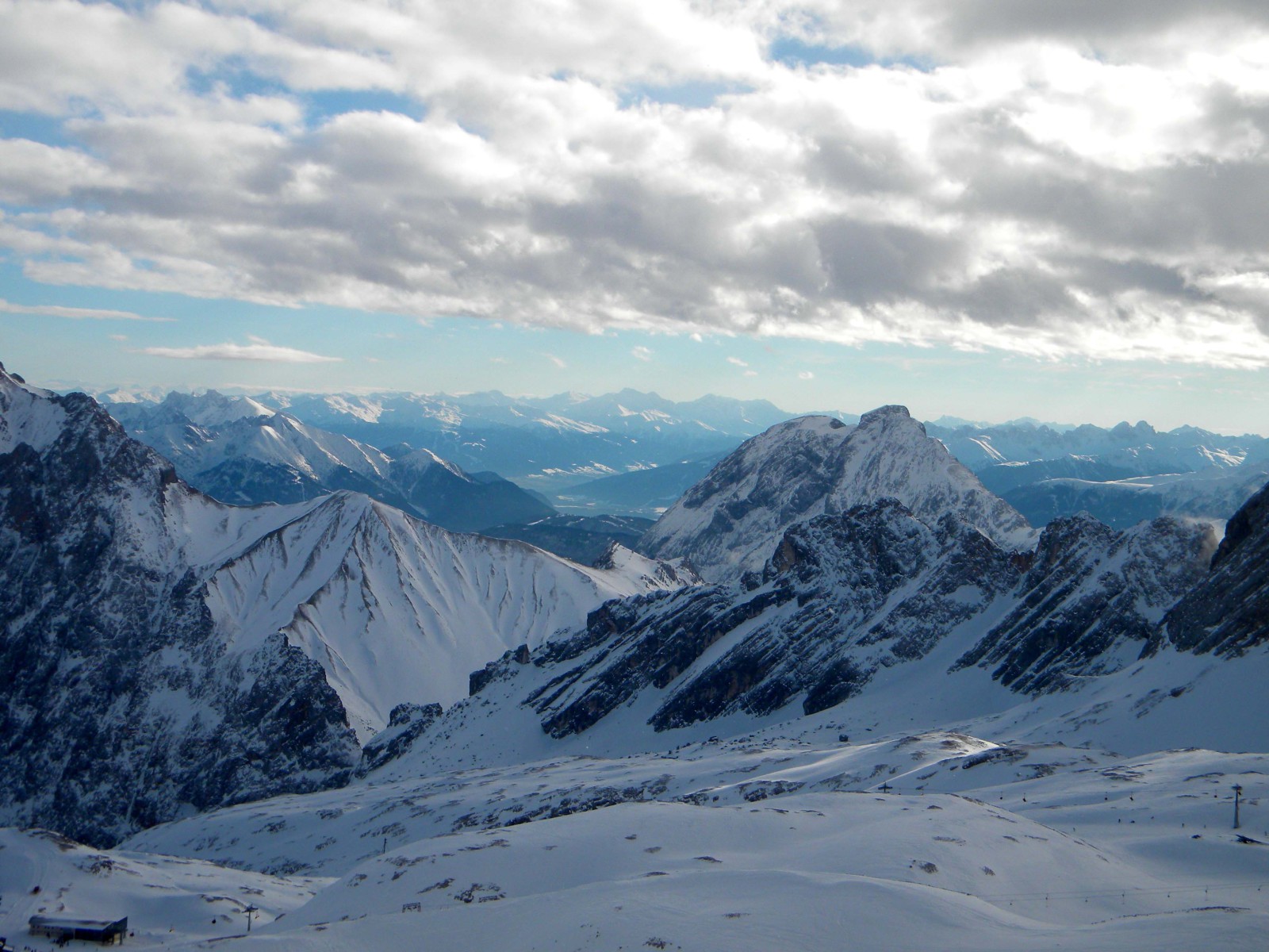 Kilatas a Zugspitze Gletcher sipalya kozpont tetejerol