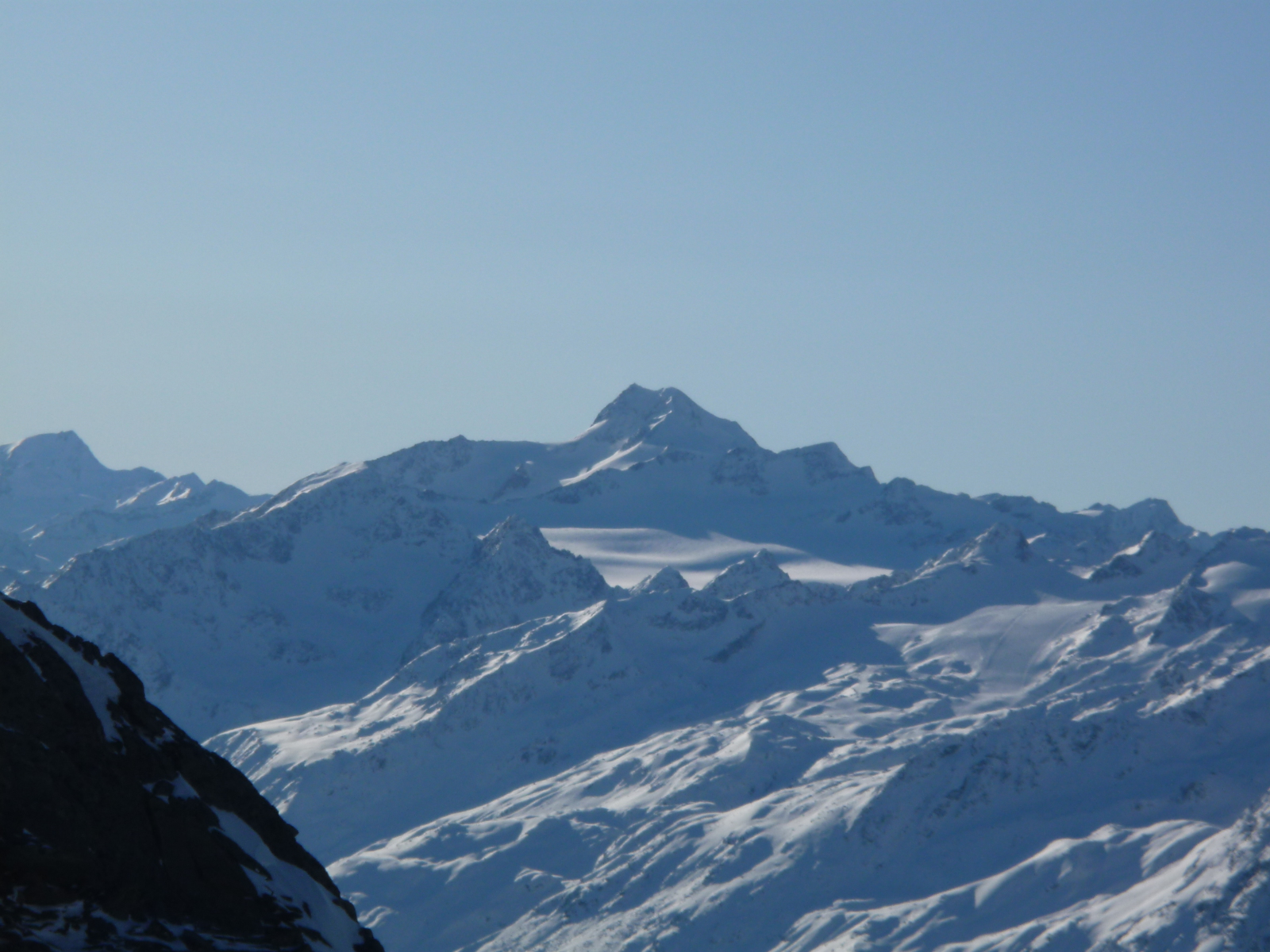 A Wildspitze (3772 m) csúcsa a kilátóból