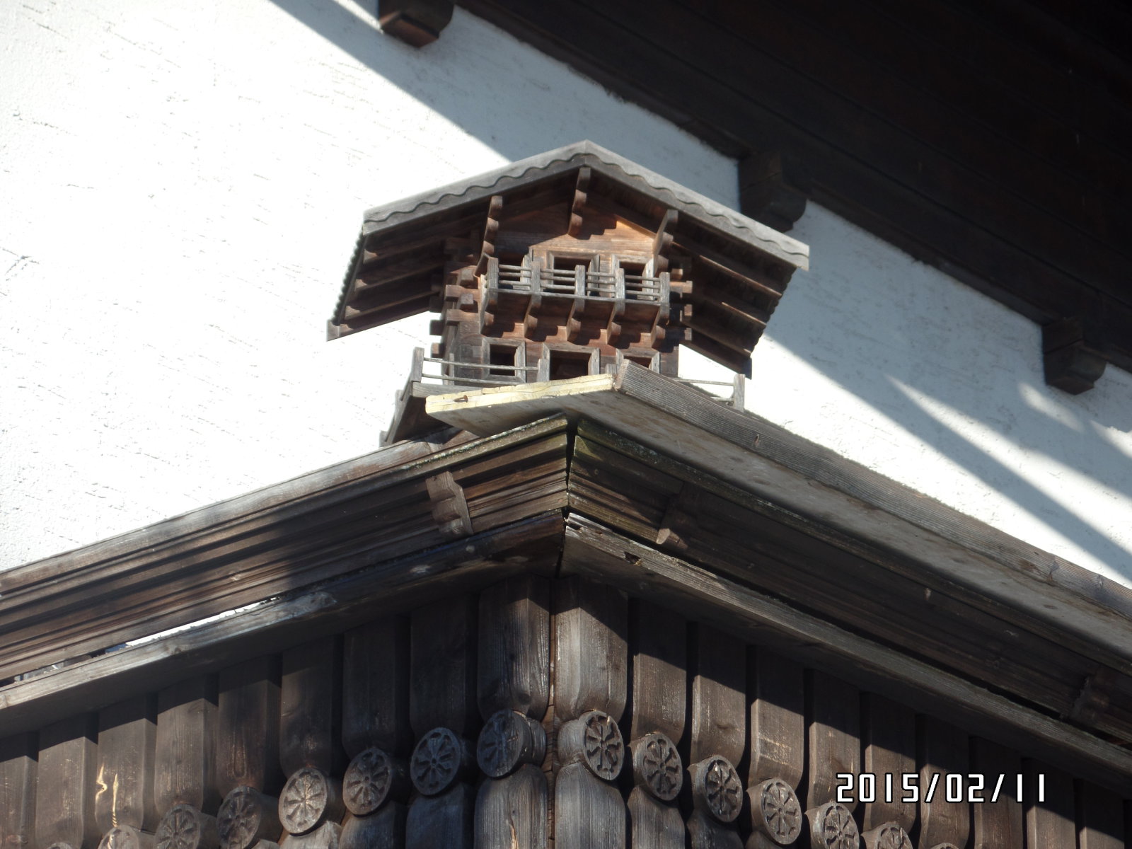 Madárdúc az erdészházon