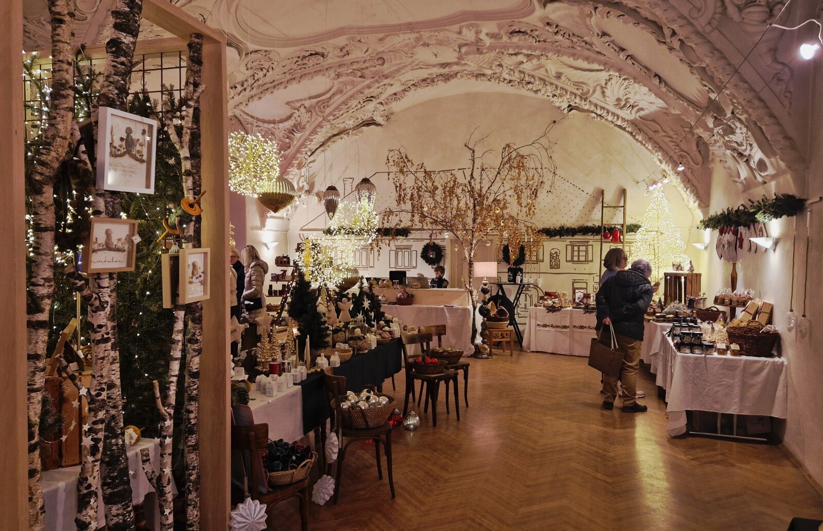 Pöllau: kézműves karácsonyi termékek vására a kastély termeiben