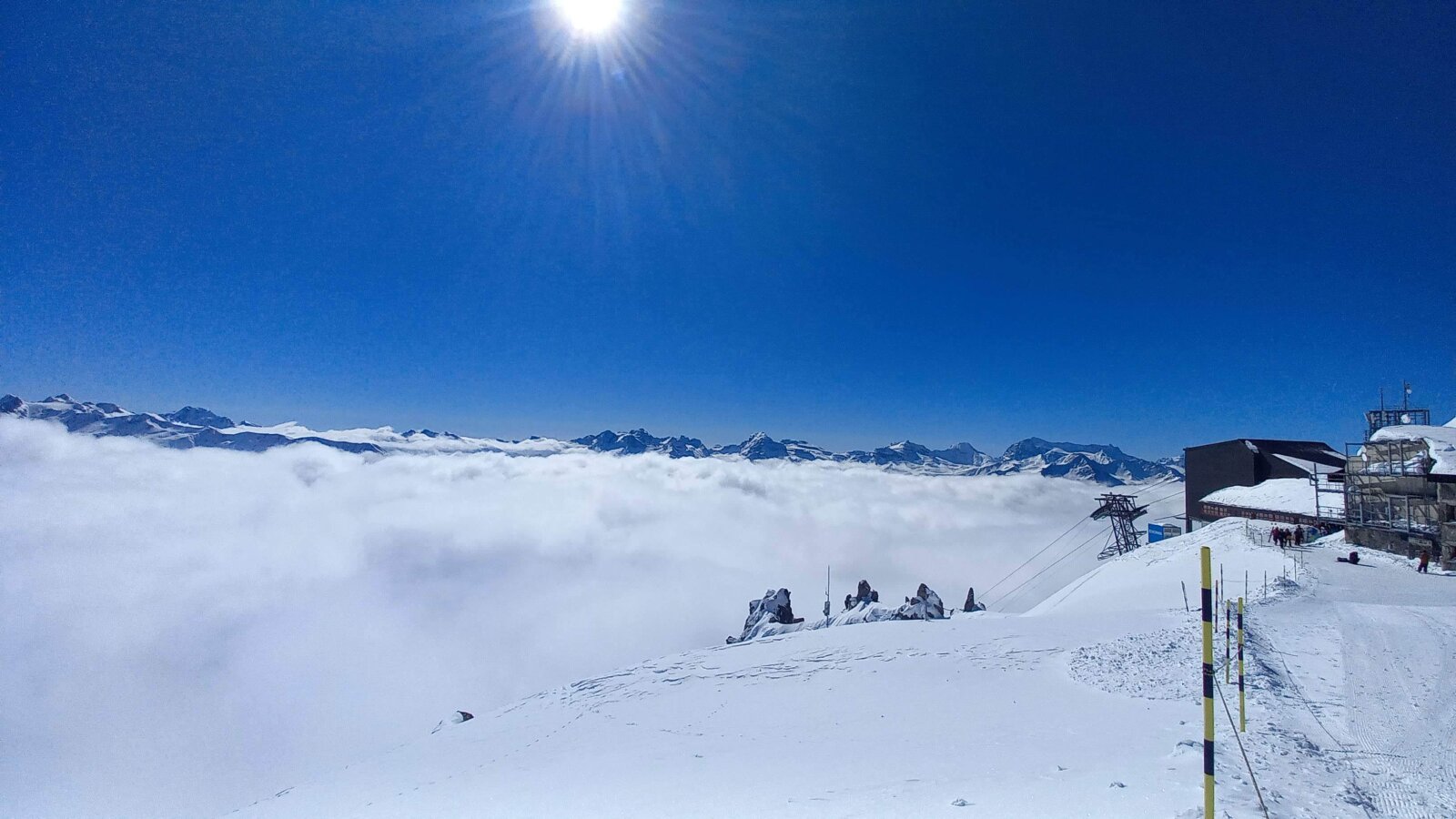 Egy része a pályáknak felhőben volt