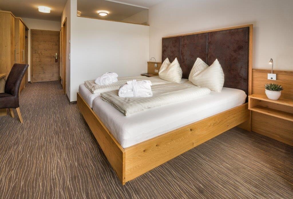 AlmHotelKaernten-Zimmer1-9.jpg