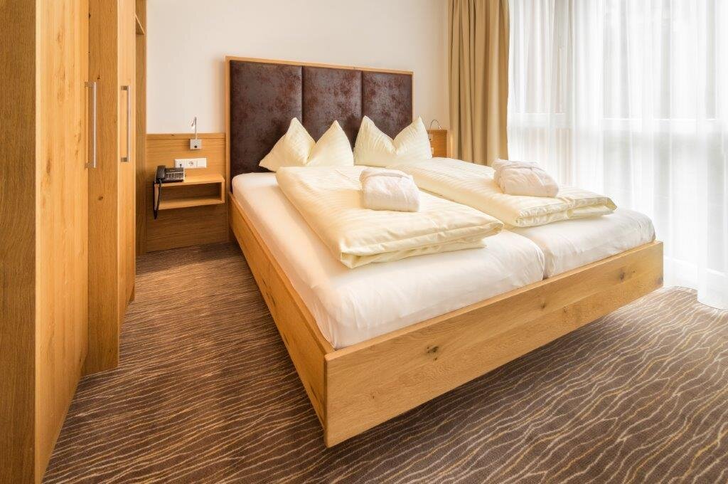 AlmHotelKaernten-Zimmer2-2.jpg