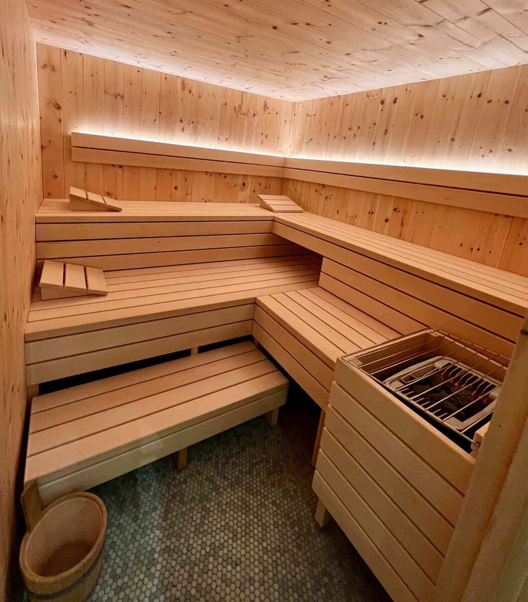 alplresort-sauna.jpg