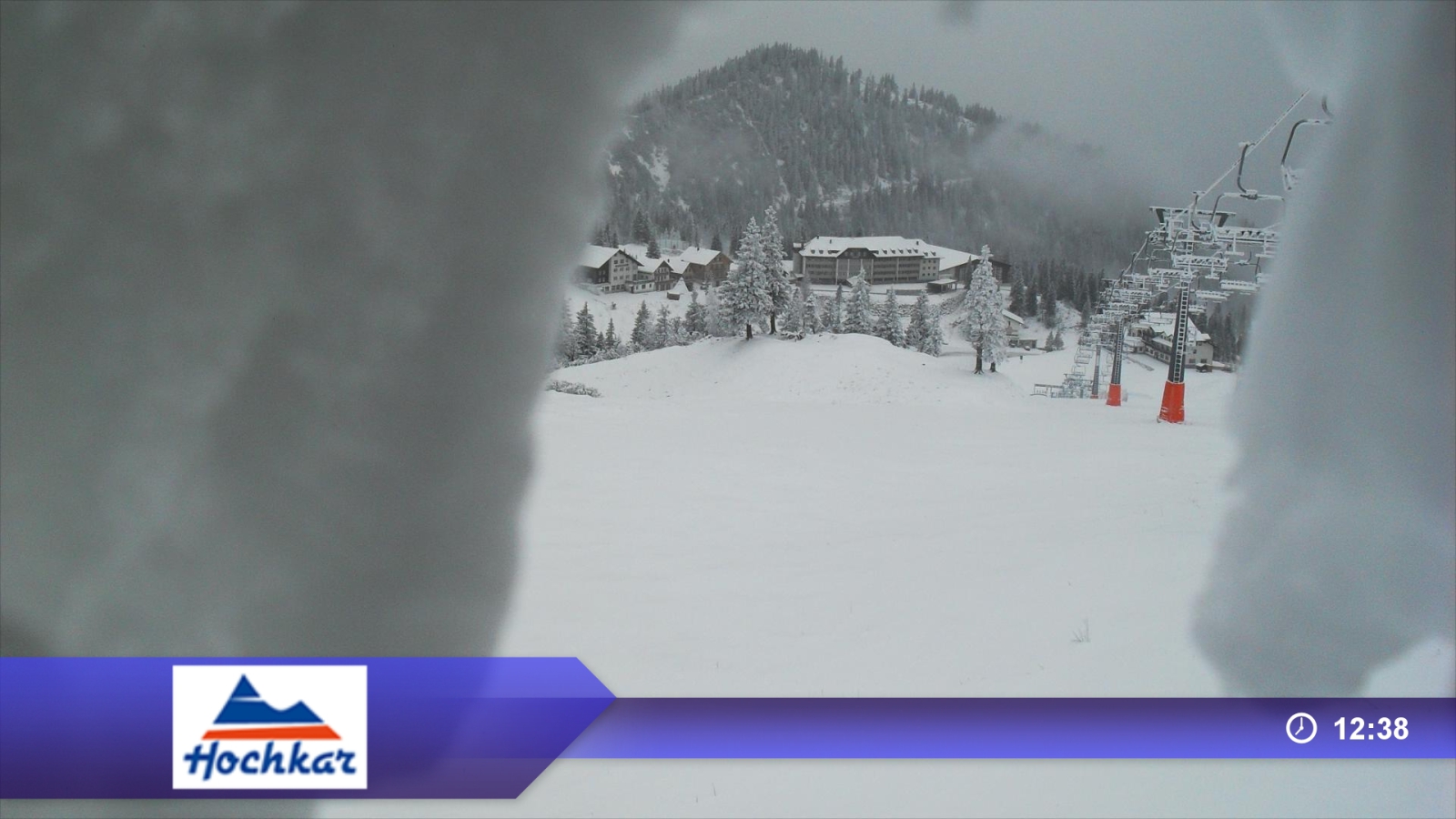 Hockar: havas lejtő a behavazott kamerán keresztül