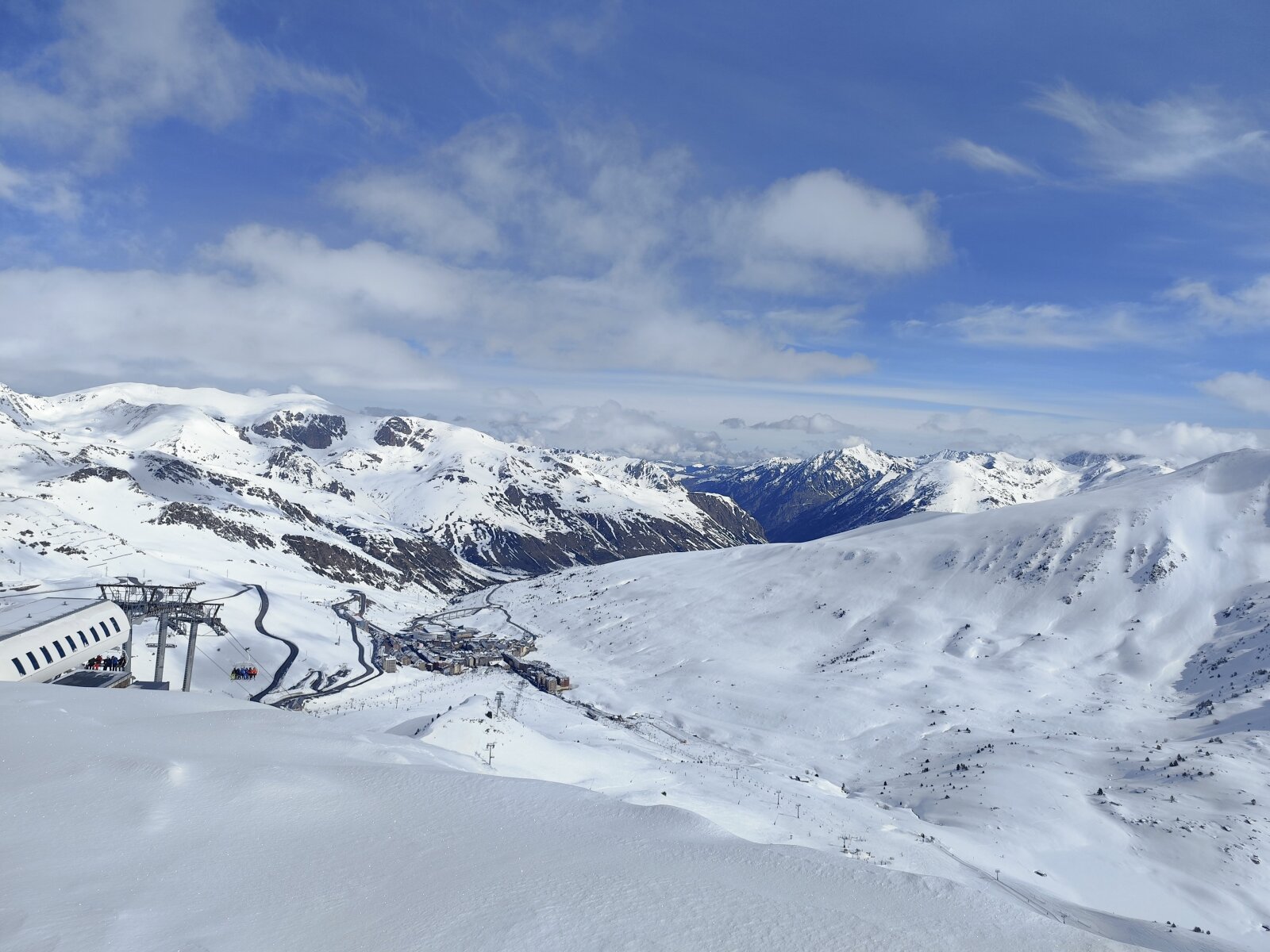 Grandvalira - Kilátás a Coll Blanc-ról  Pas de la Casa felé