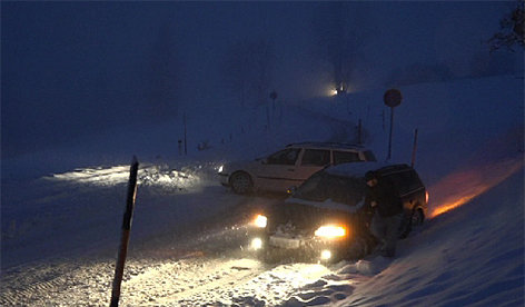 A hegyvidéli utak próbára tették az autósokat -fotó: ORF - Kattints a képre a nagyításhoz
