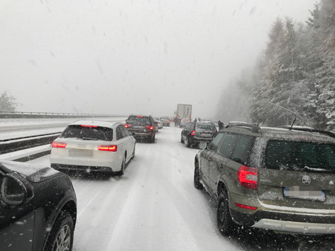 Lezárt A13-as autópálya délután - fotó:zeitungsfoto.at