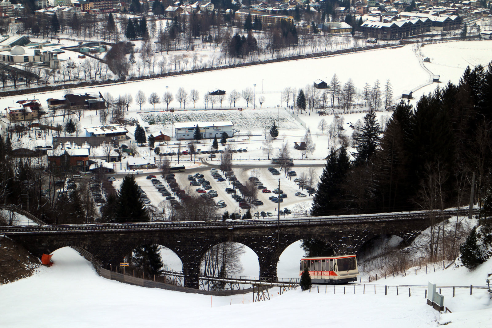 Bad Hofgastein - előtérben a sikló pályája