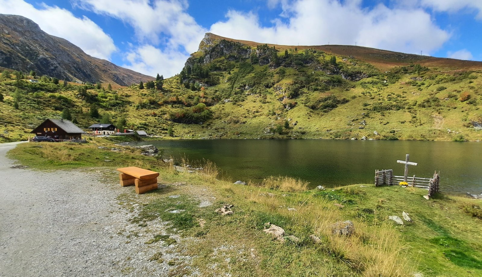Falkertsee - gyönyörű katlanban található ez az alpesi tó