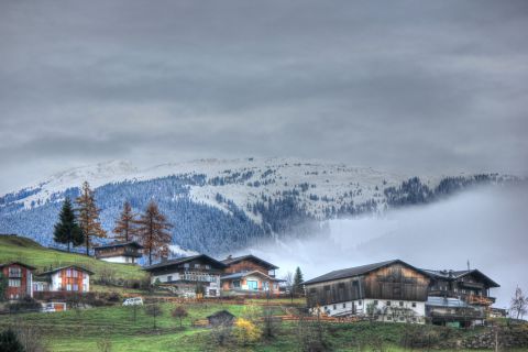 Háttérben a Kitzbüheli Alpok, előtérben a Maiskogel (Kaprun házi hegye)
