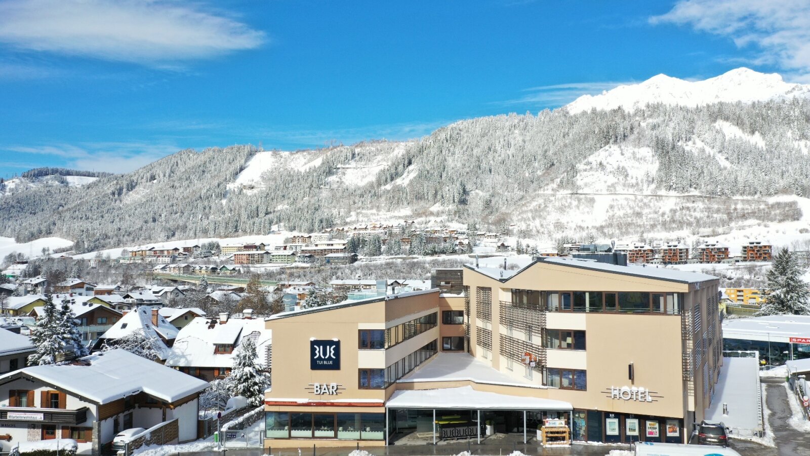 tui-blue-schladming-hotelfront-winter-mountains.jpg