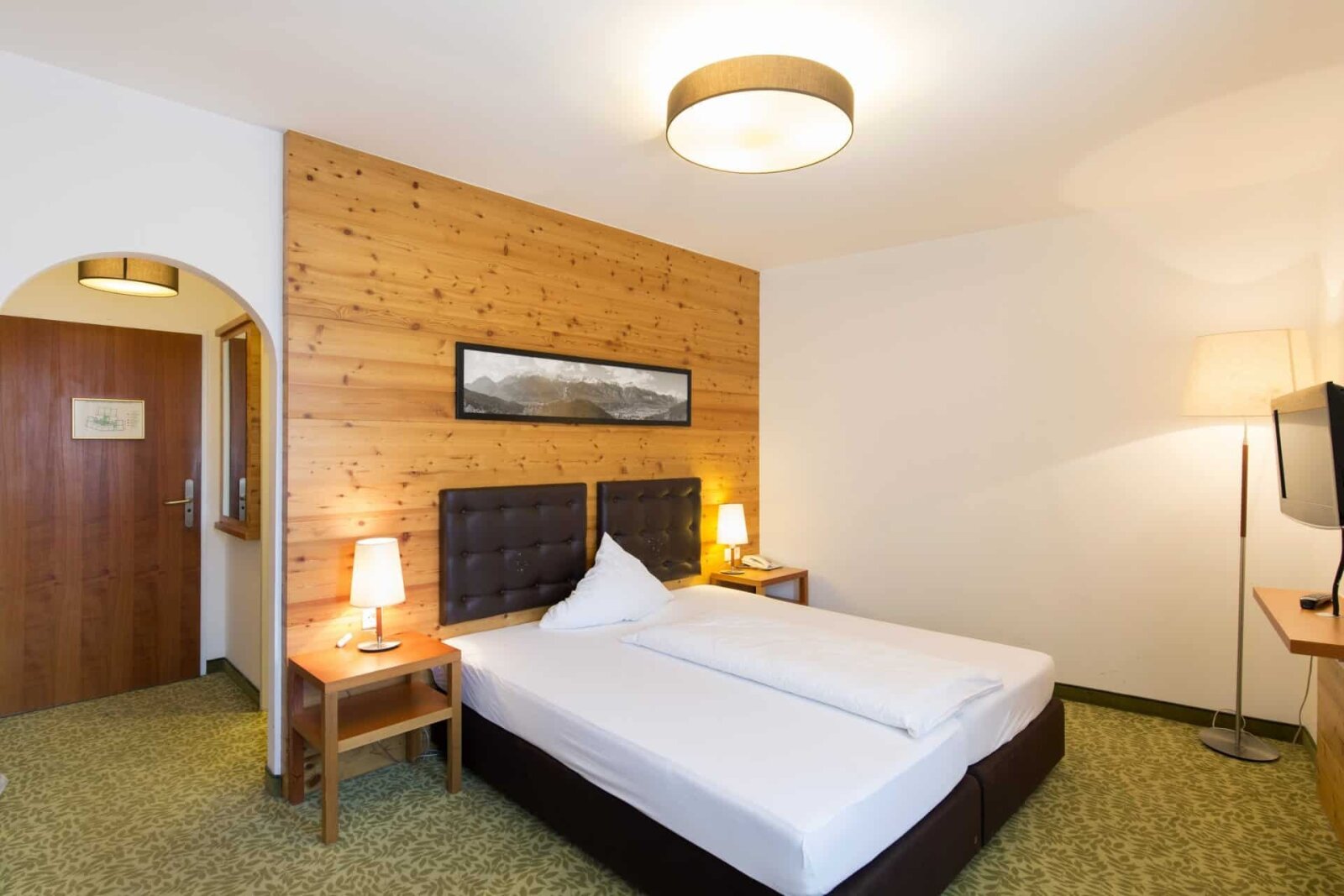 Hotel-Bon-Alpina-Innsbruck-Igls-3SterneHotel-gutequalitaet-superpreisleistung-wellnessbereich-doppelzimmer-seite.jpg