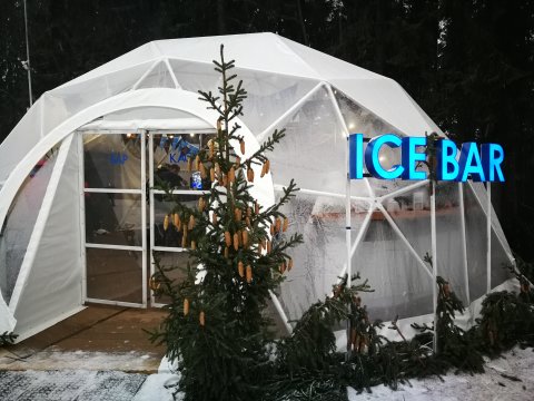 Ice Bar és Hotel az 1C pályán